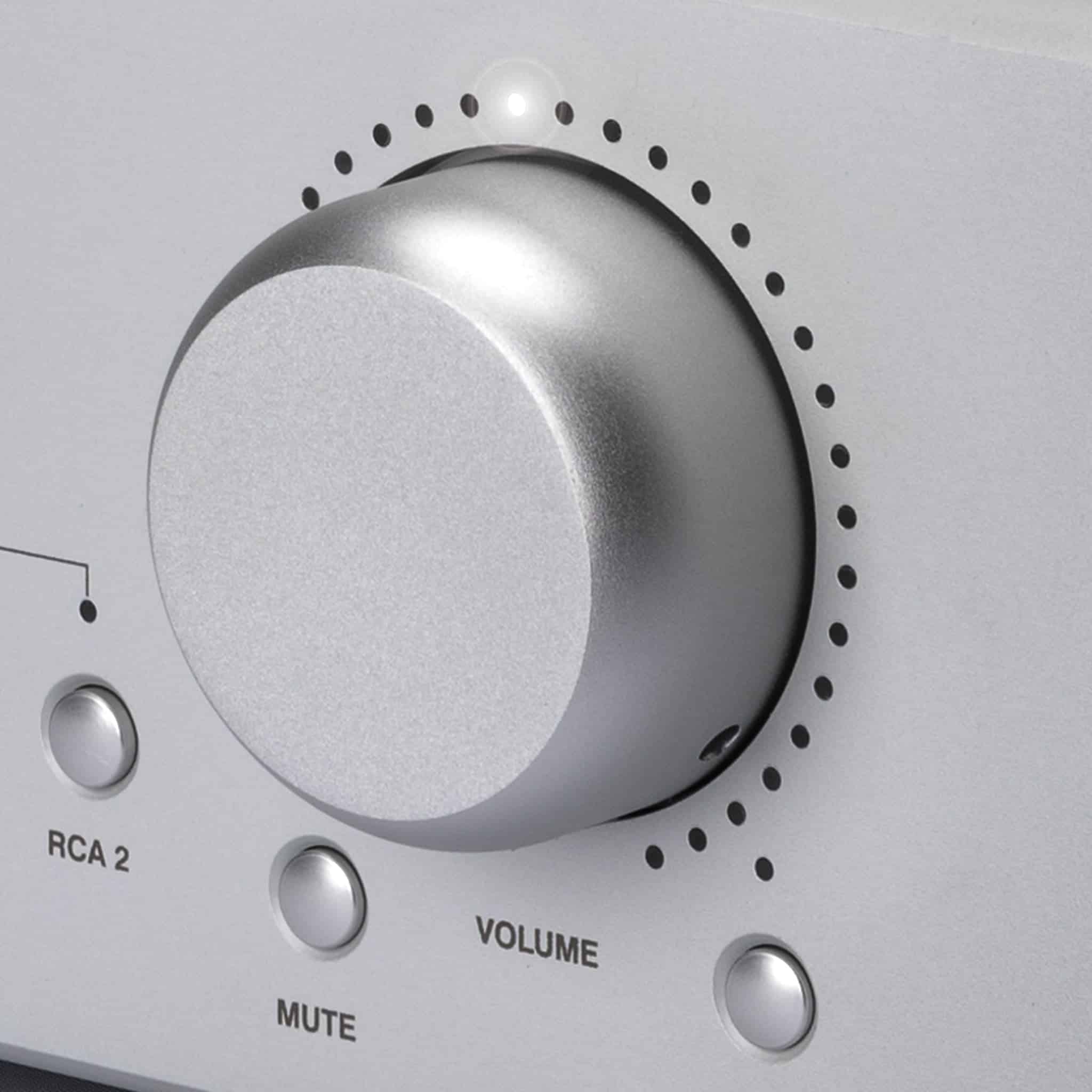 BP-18 Volume LED LED ring around volume control indicates loudness and can be easily seen from listening position